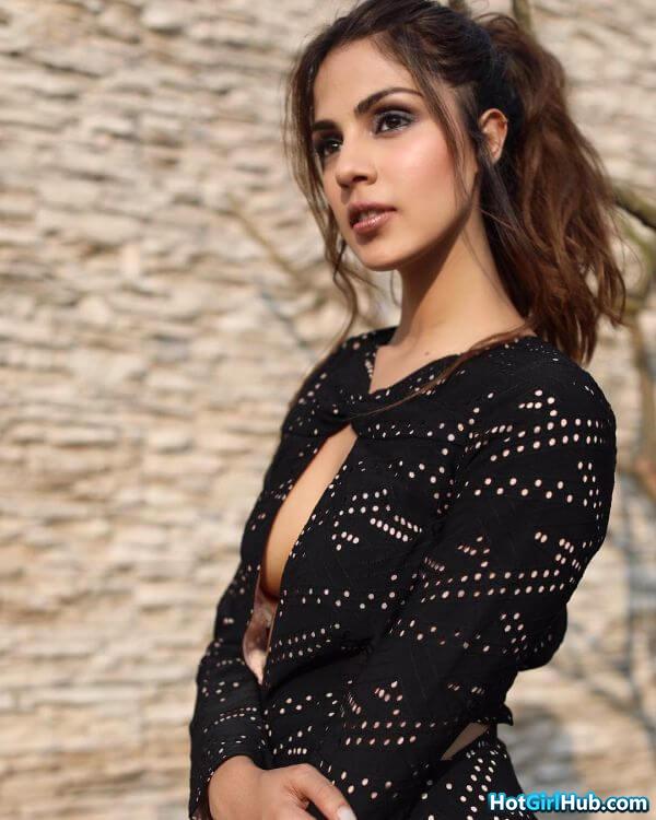 Rhea Chakraborty Hot Photos Bollywood Actress Sexy Photos 5