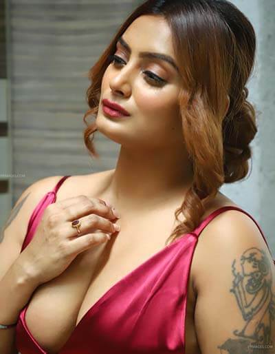 Sexy Twinkle Kapoor Big Boobs Indian Model 1