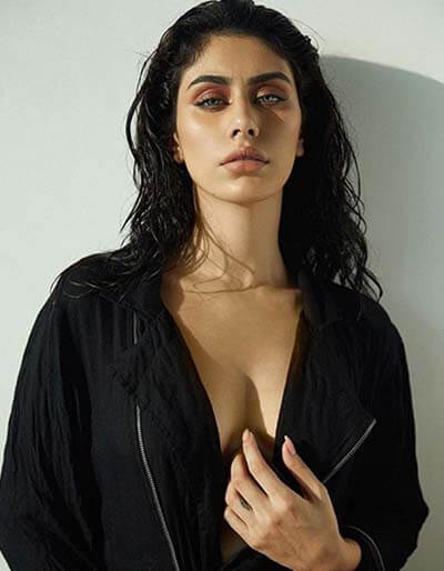 Warina Hussain Hot Photos Bollywood Actress Sexy Photos 1