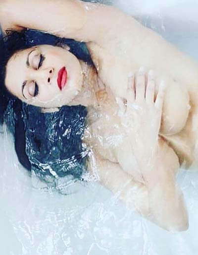 naughty indian school girls showing big tits 1