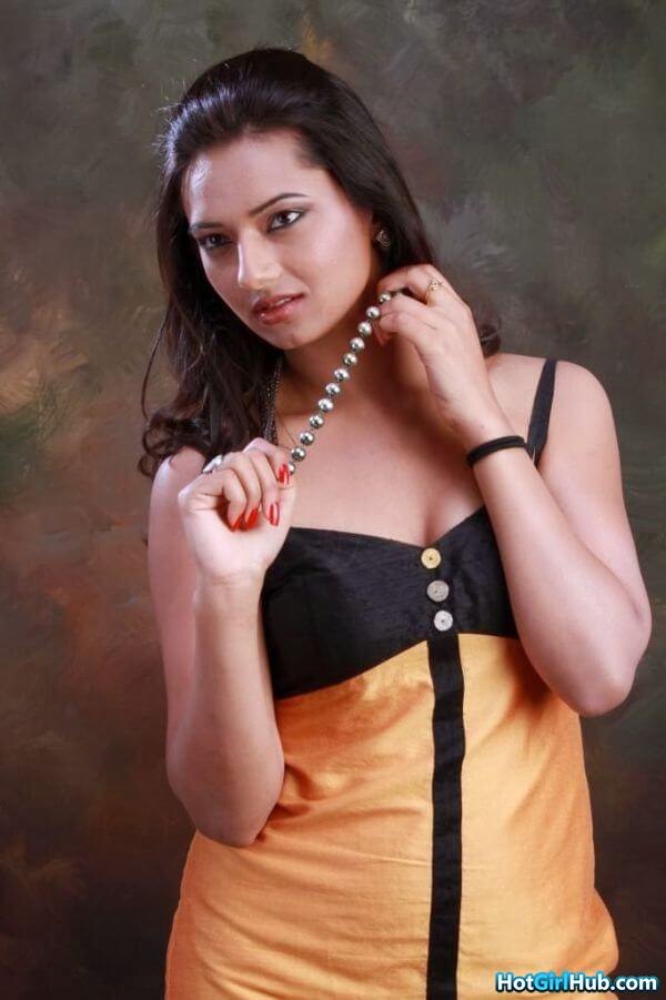 Isha Chawla Hot Photos Telugu Actress Sexy Pics 17