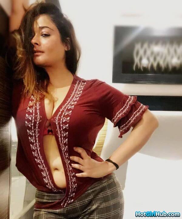 gorgeous indian girls showing big tits 3