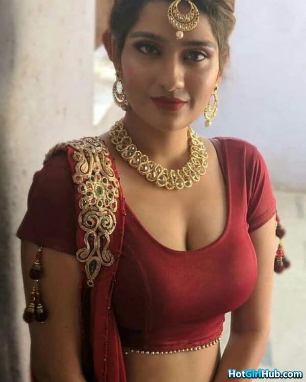 Hot Indian Girls Showing Huge Boobs 14 Photos 