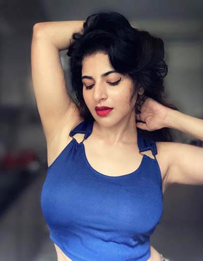 Iswarya Menon Hot Photos Tamil Actress Sexy Pics 1