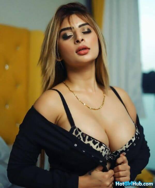 Cute Indian Girls With Big Tit 2