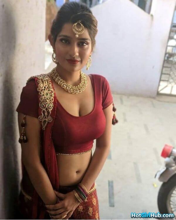Hot Desi Indian Girls Showing Big Tits 15