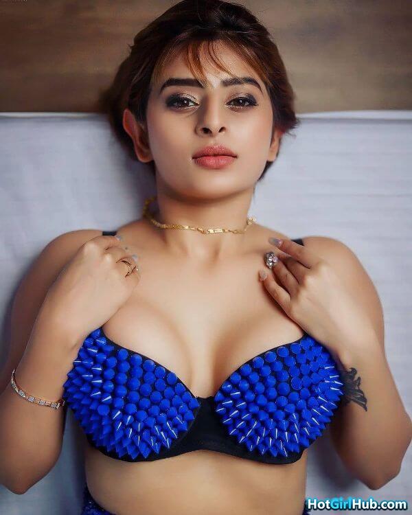 Hot Desi Indian Girls Showing Big Tits 8