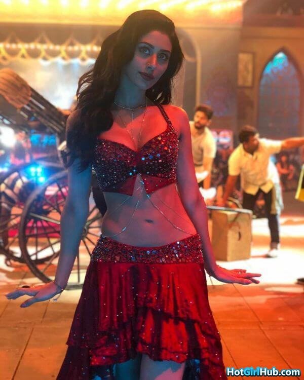 Warina Hussain Hot Photos Bollywood Actress Sexy Pics 11