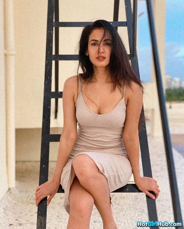 Sonal Chauhan Hot Indian Fashion Model and Actress Sexy Pics 17