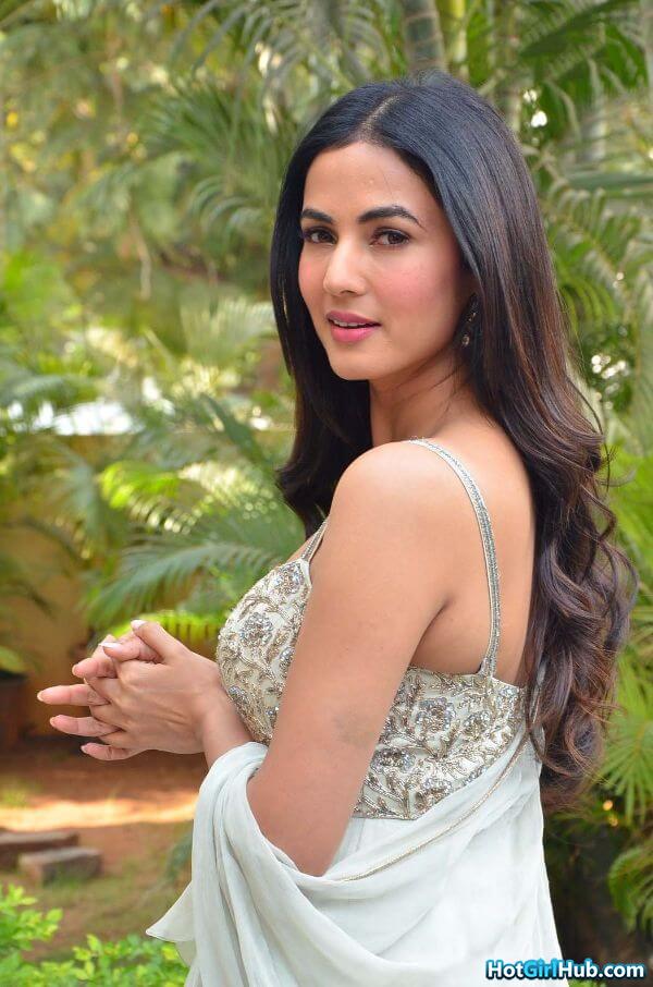 Sonal Chauhan Hot Indian Fashion Model and Actress Sexy Pics 7