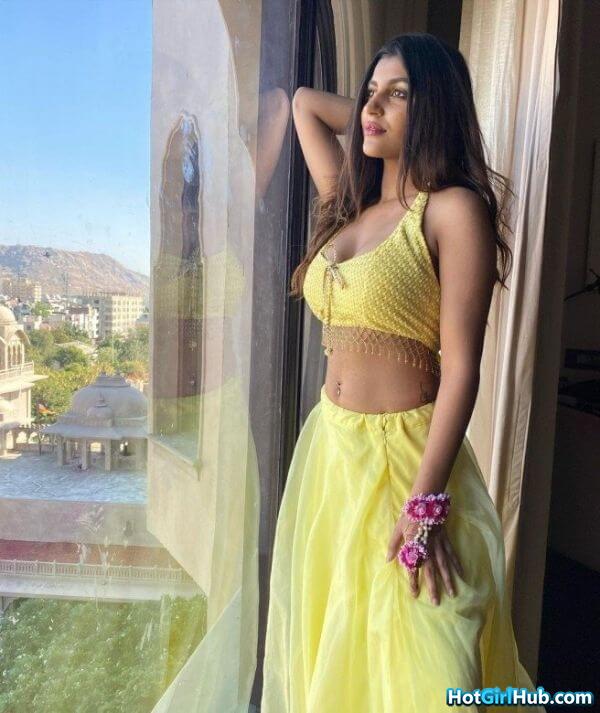 Yashika Aannand Hot Indian Television Actress Sexy Pics 9
