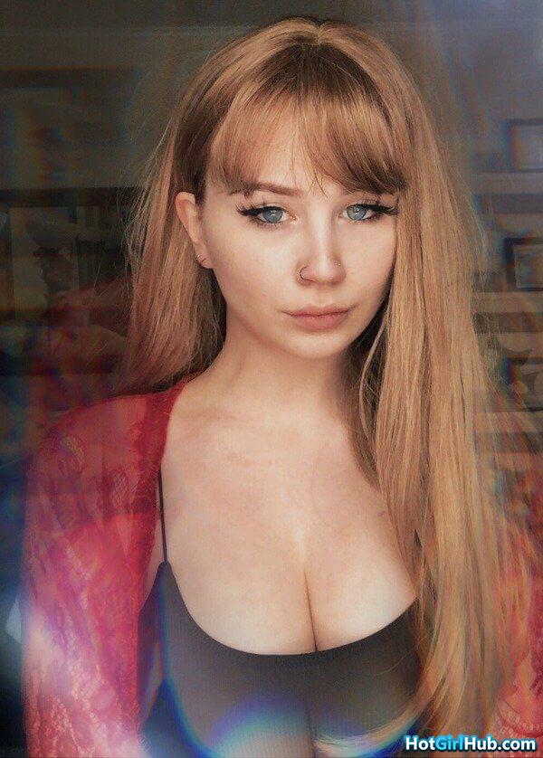 Sexy Redhead Teen Girls Showing Curvy Body 8