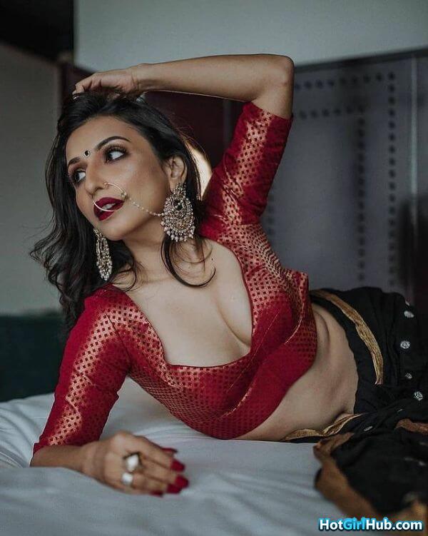 Beautiful Indian Girls Showing Big Tits 14