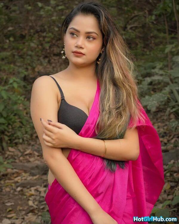 Beautiful Indian Girls Showing Big Tits 16