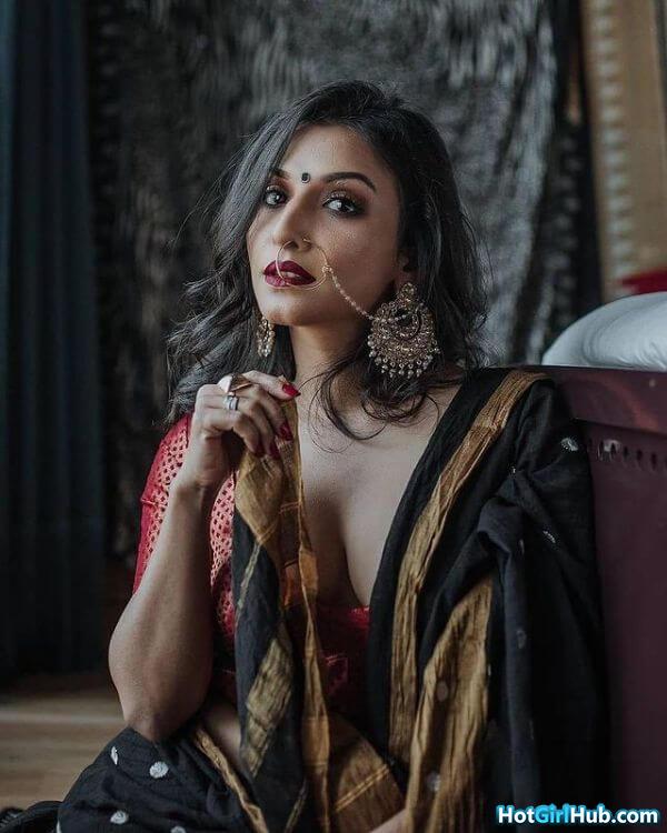 Beautiful Indian Girls Showing Big Tits 7
