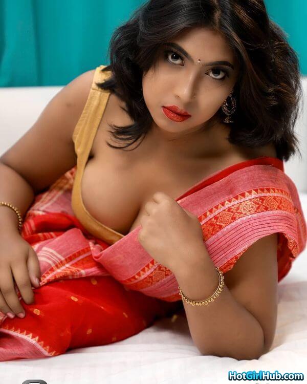 Hot Indian Bengali Beautiful Showing Big Boobs 5