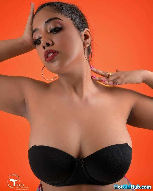 Hot Indian Bengali Beautiful Showing Big Boobs 7