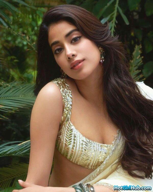 Janhvi Kapoor Hot Bollywood Actress Sexy Pics 11