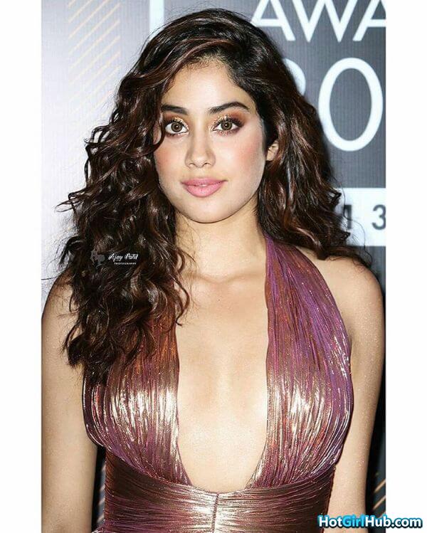 Janhvi Kapoor Hot Bollywood Actress Sexy Pics 12