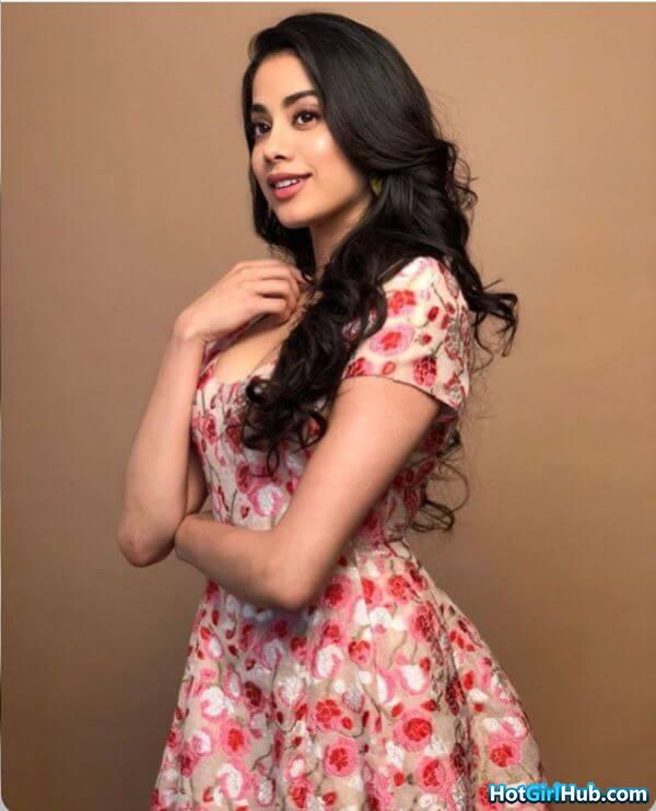 Janhvi Kapoor Hot Bollywood Actress Sexy Pics 13