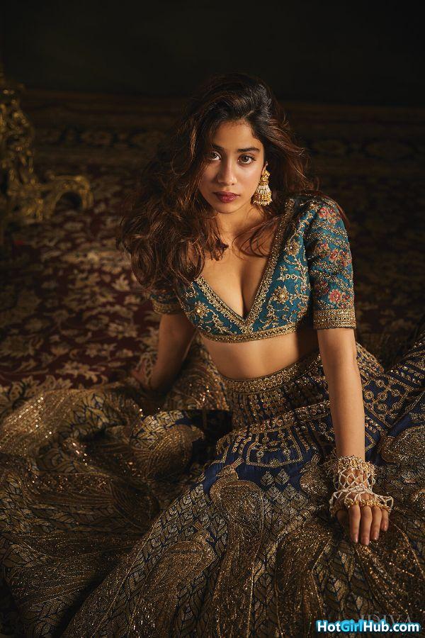 Janhvi Kapoor Hot Bollywood Actress Sexy Pics 3