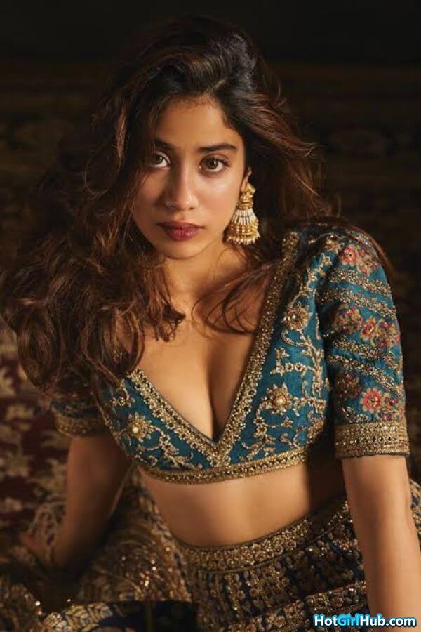 Janhvi Kapoor Hot Bollywood Actress Sexy Pics 8