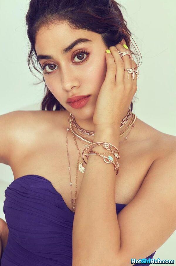 Janhvi Kapoor Hot Bollywood Actress Sexy Pics 9