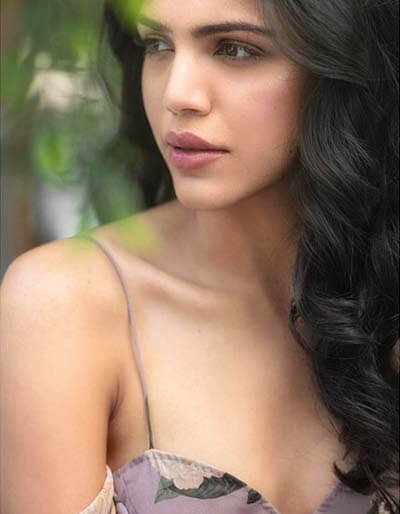 Shriya Pilgaonkar Hot Indian Web Series Actress Sexy Pics 1