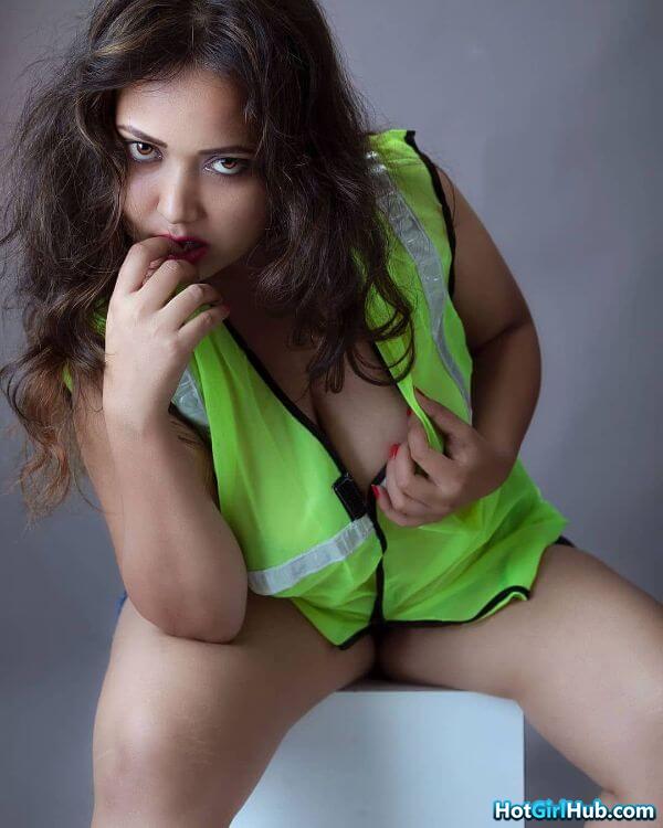 Beautiful Desi Indian Girls Showing Big Tits 15