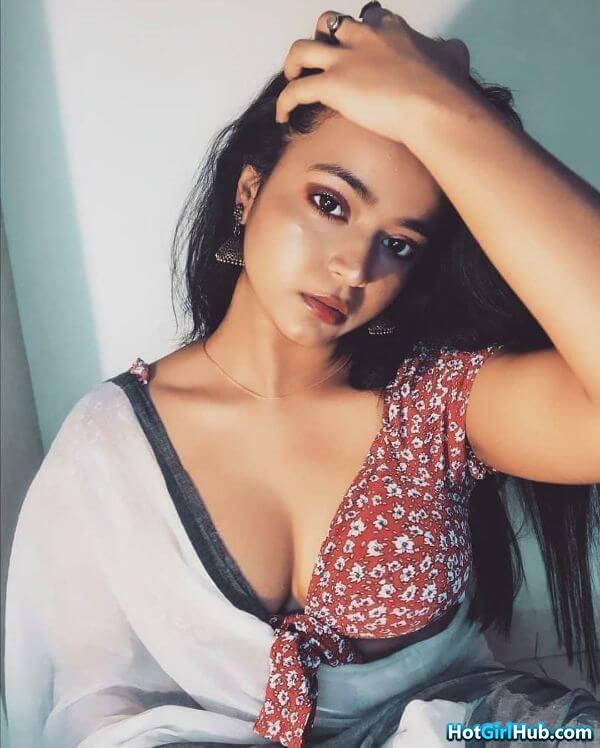 Beautiful Desi Indian Girls Showing Big Tits 6