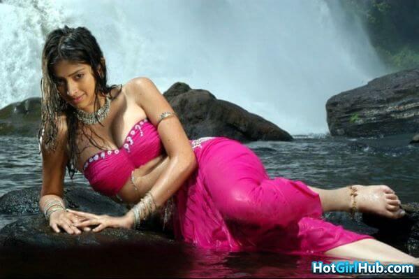 Raai Laxmi Hot Telugu Actresses Sexy Pics 11