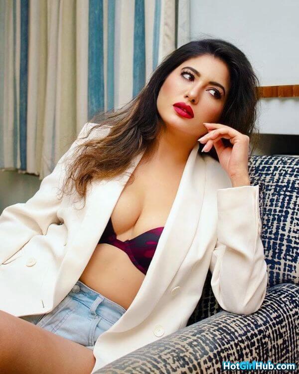 Hot Desi Indian Girls Showing Big Tits 10