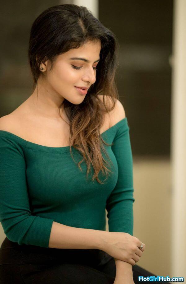 Sexy Iswarya Menon Hot Indian Film Actress Pics 13