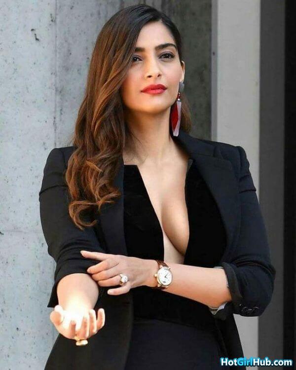 Sexy Sonam Kapoor Hot Bollywood Actress Pics 3