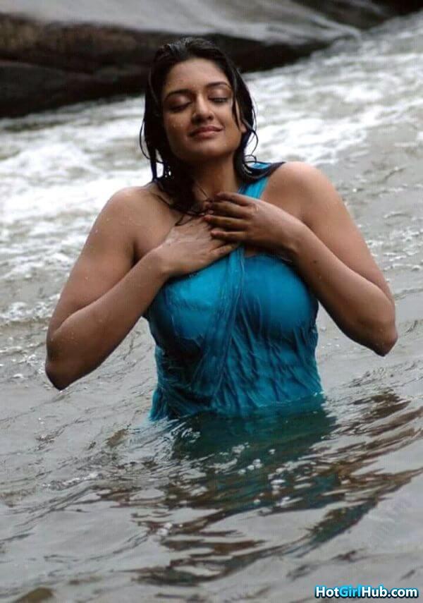 Sexy Vimala Raman Hot Telugu Actress Pics 15