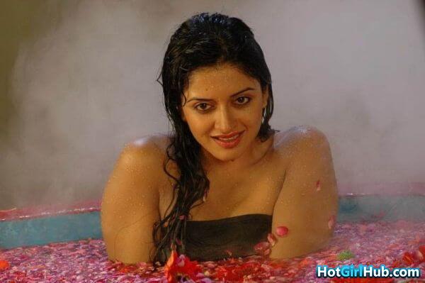 Sexy Vimala Raman Hot Telugu Actress Pics 6