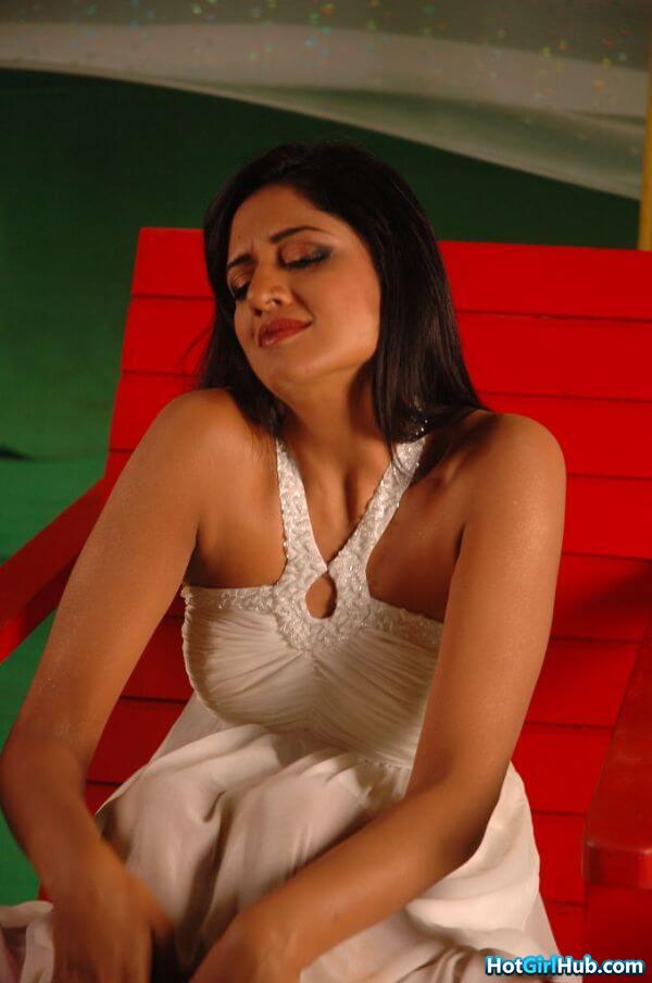 Sexy Vimala Raman Hot Telugu Actress Pics 8