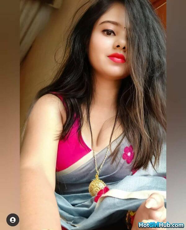 Hot Busty Indian Girls Showing Deep Cleavage 10