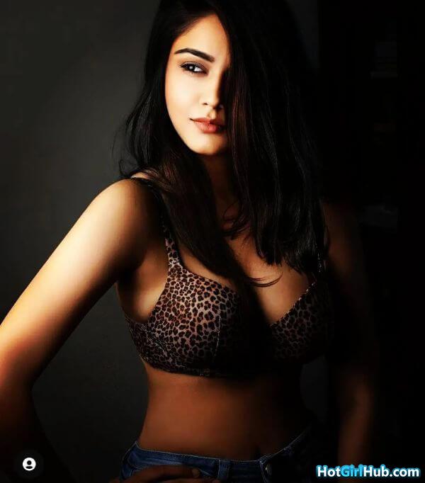 Hot Busty Indian Girls Showing Deep Cleavage 13