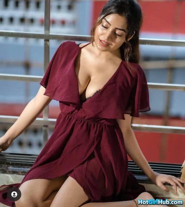 Sexy Desi Indian Girls Showing Big Tits 8
