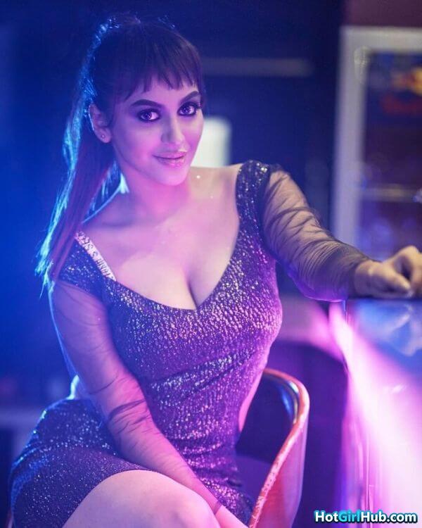 Sexy Yashika Aannand Hot Tamil Actress Pics 11