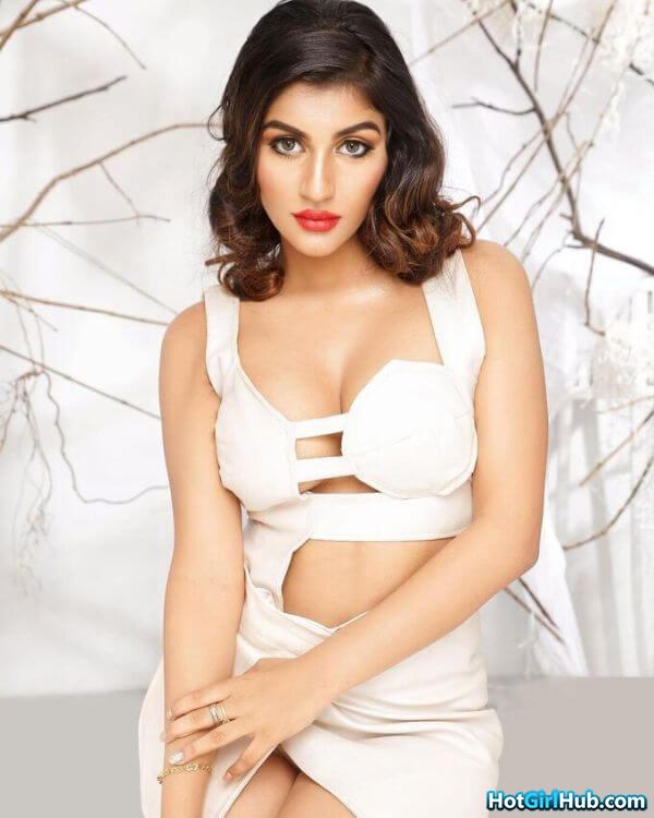 Sexy Yashika Aannand Hot Tamil Actress Pics 14