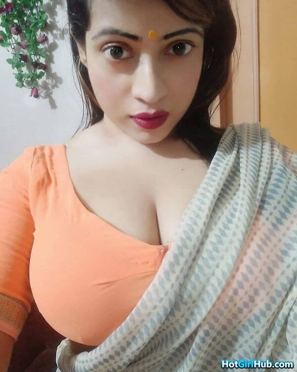 Beautiful Desi Girl With Big Boobs 2