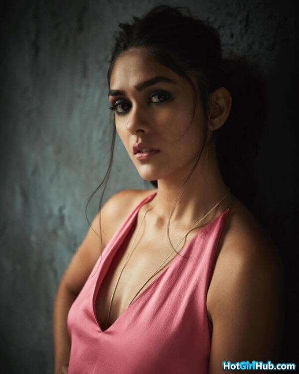 Sexy Mrunal Thakur Hot Indian Actress Pics 6