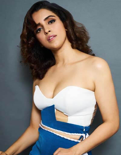 Sexy Sanya Malhotra Hot Bollywood Actress Pics 1