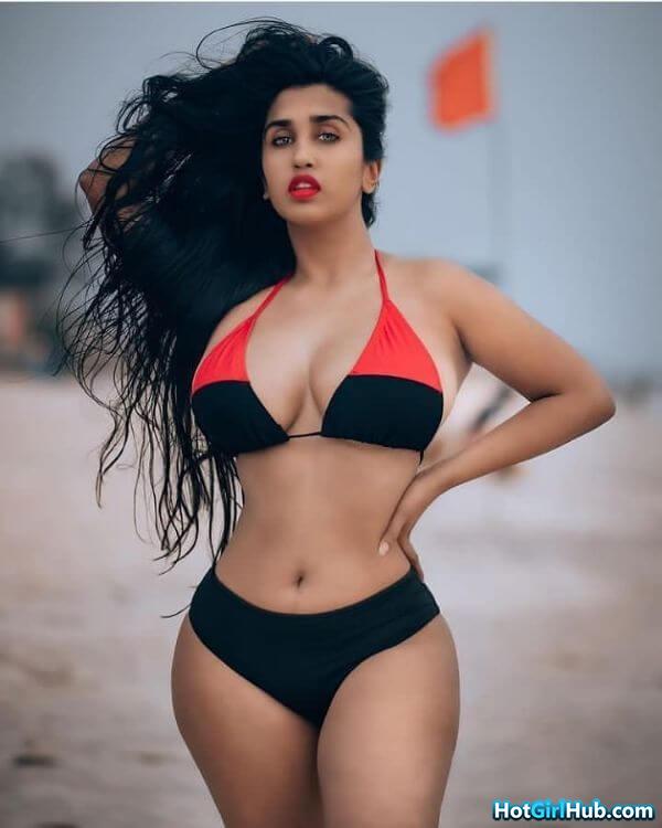 Hottest Busty Desi Indian Girls 7
