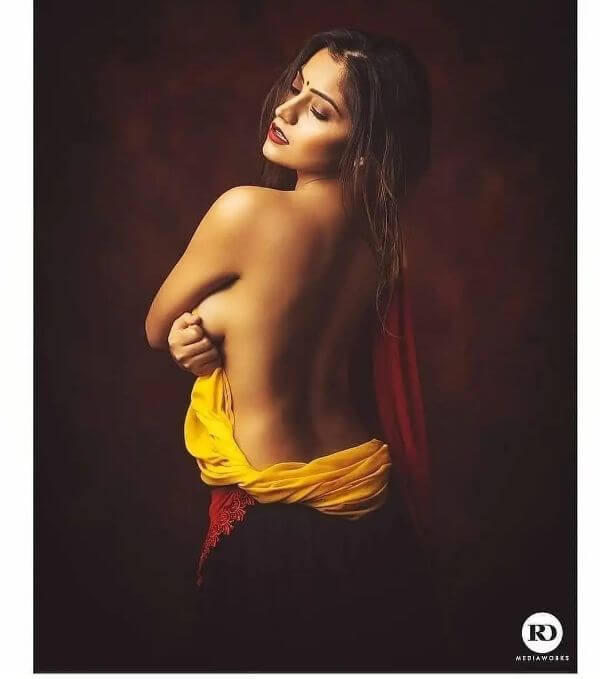 Sexy Desi Girls Showing Big Tits 4