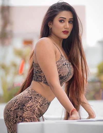 Sexy Garima Chaurasia Hot Instagram Model Pics 1