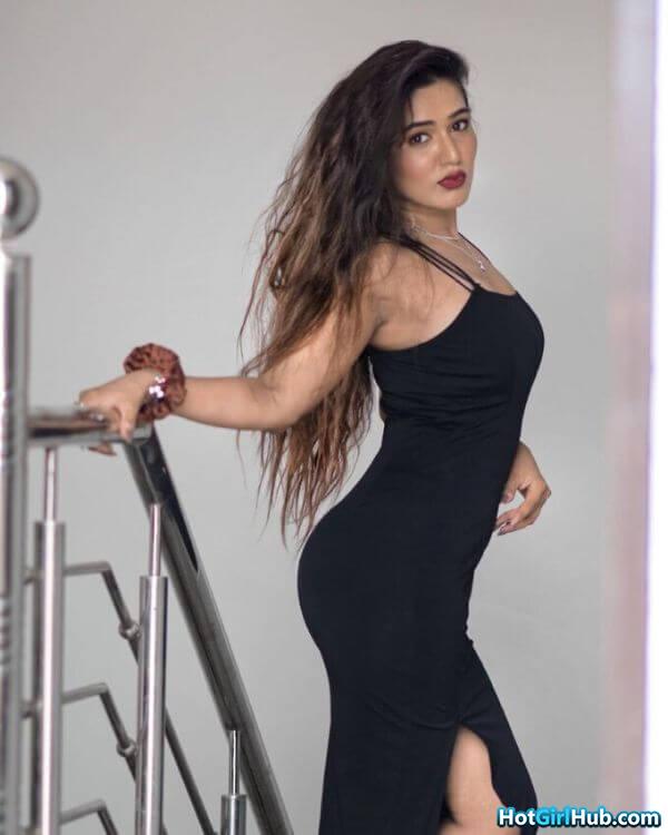 Sexy Garima Chaurasia Hot Instagram Model Pics 10