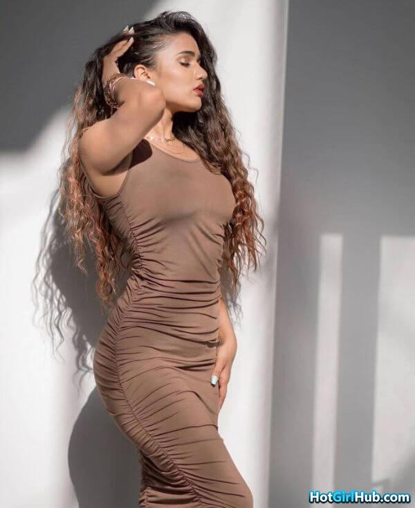 Sexy Garima Chaurasia Hot Instagram Model Pics 13